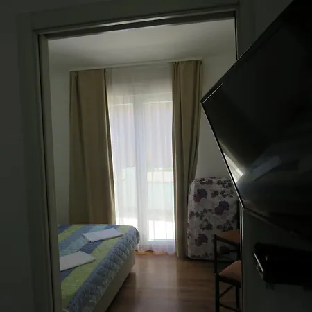 Holidays 4 *