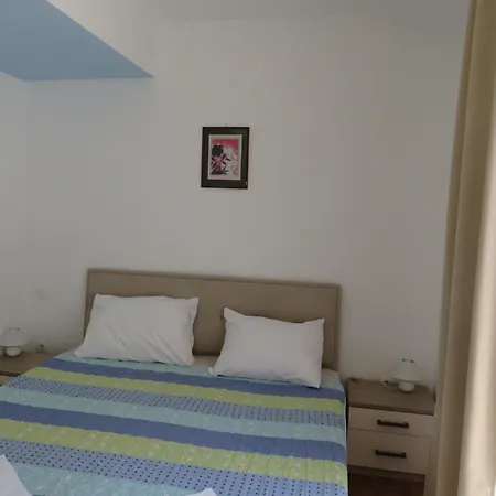 Holidays 4 *