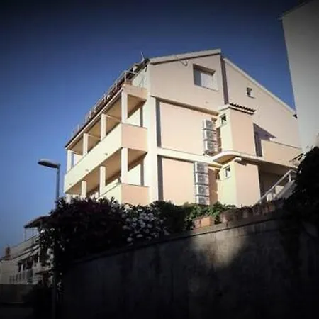 Holidays 4 * Split
